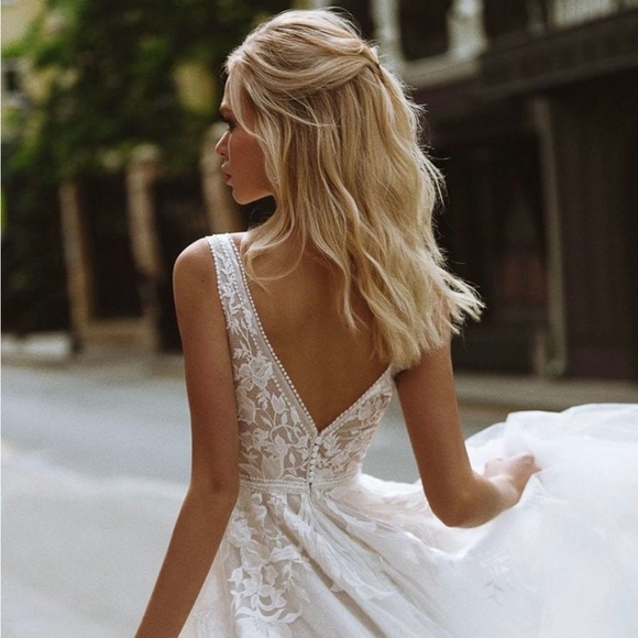 Brand new bridal dress. - Picture 3 of 13